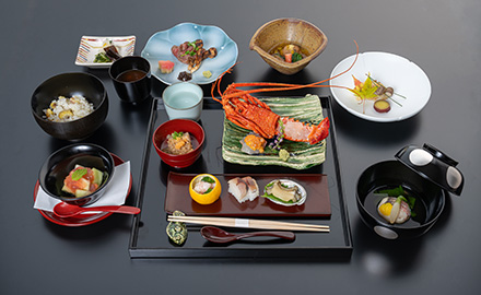 伝統工芸作品を使用した懐石料理